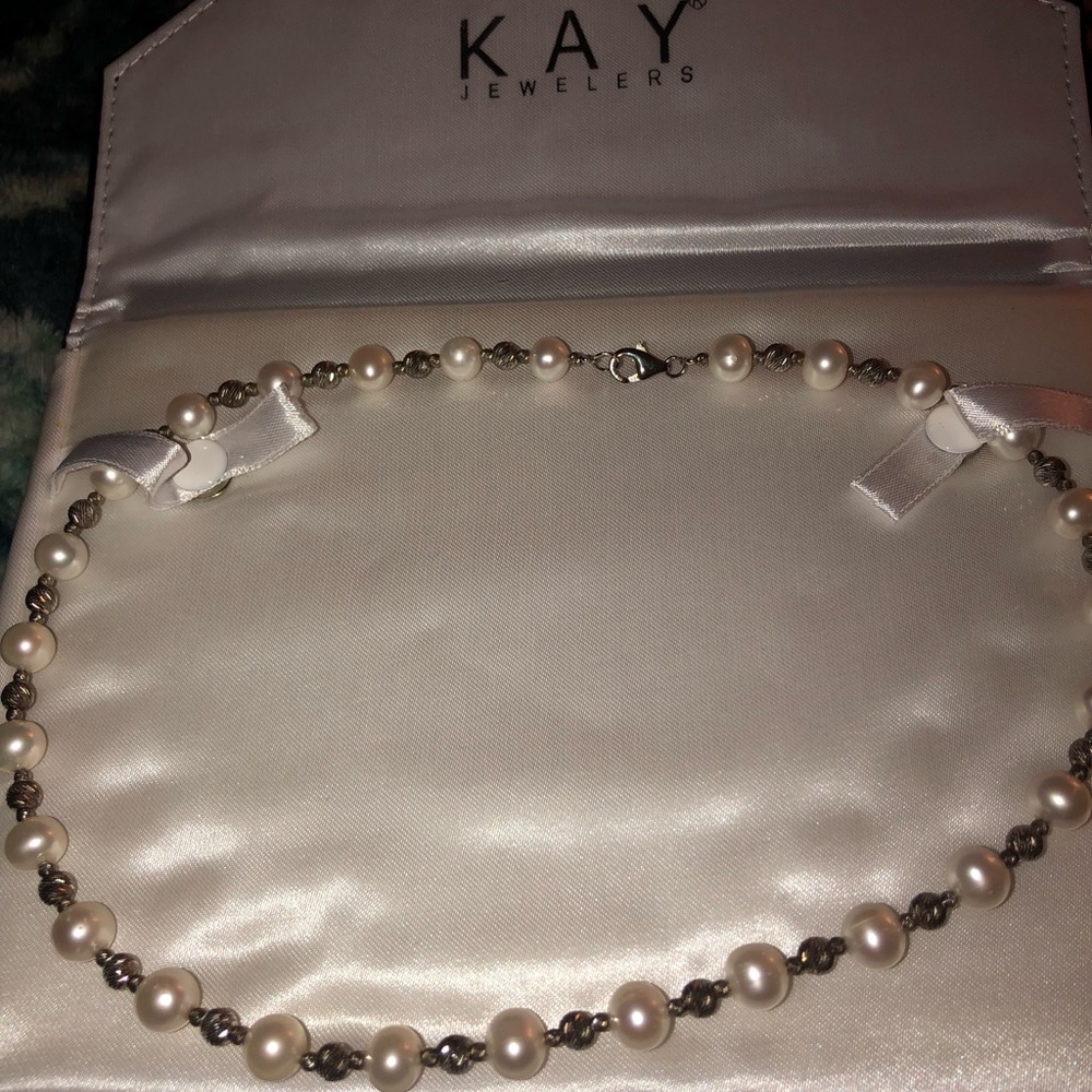 Elegant pearl necklace